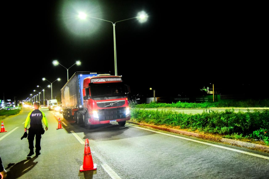 Prefeito Marcos entrega novo trecho iluminado do Complexo das Abolições na BR-304